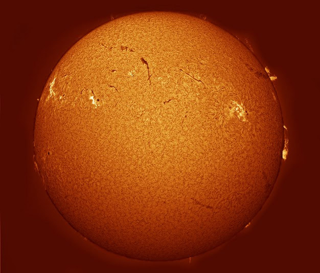 Emission of light by hydrogen gas in the Sun's chromosphere